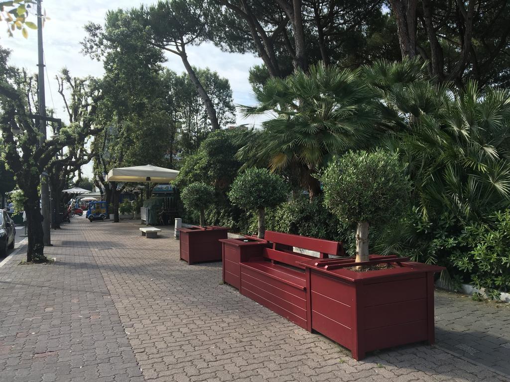 Il Parco Apartments Марина-ді-Масса Екстер'єр фото